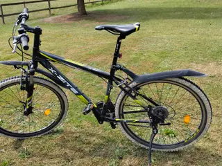 Mountainbike 26". Sort med neongule afmærkninger