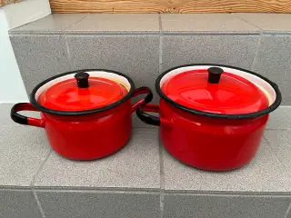 2 røde retro gryder med lidt skavanker. Giv bud.