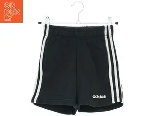 Løbeshorts fra Adidas (str. 110)