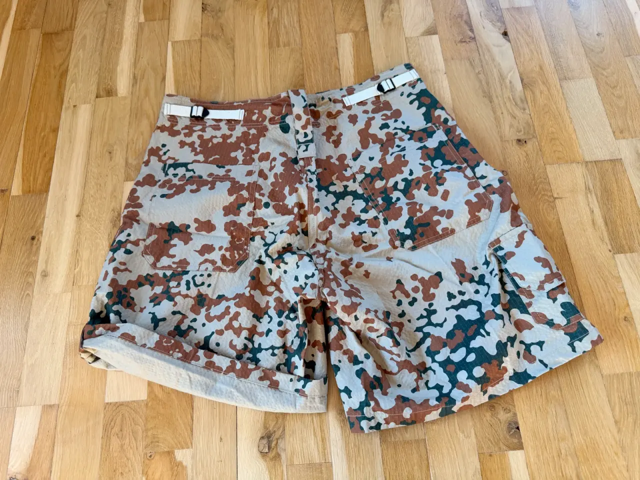 Billede 4 - Militær camouflage shorts 90 cm