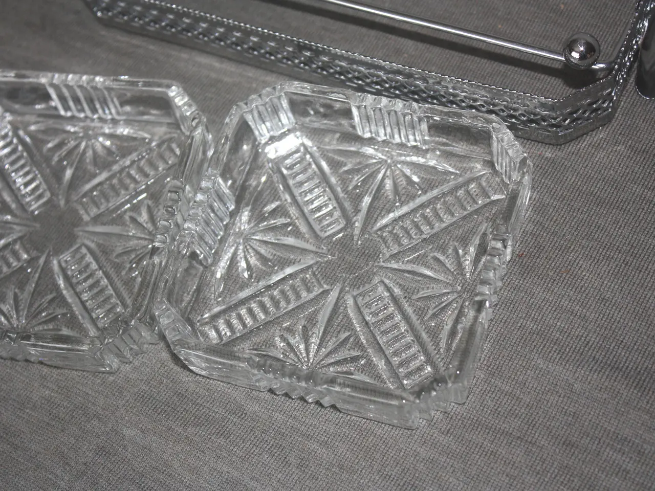 Billede 5 - Metal opsats på 4 ben med 2 glas skåle