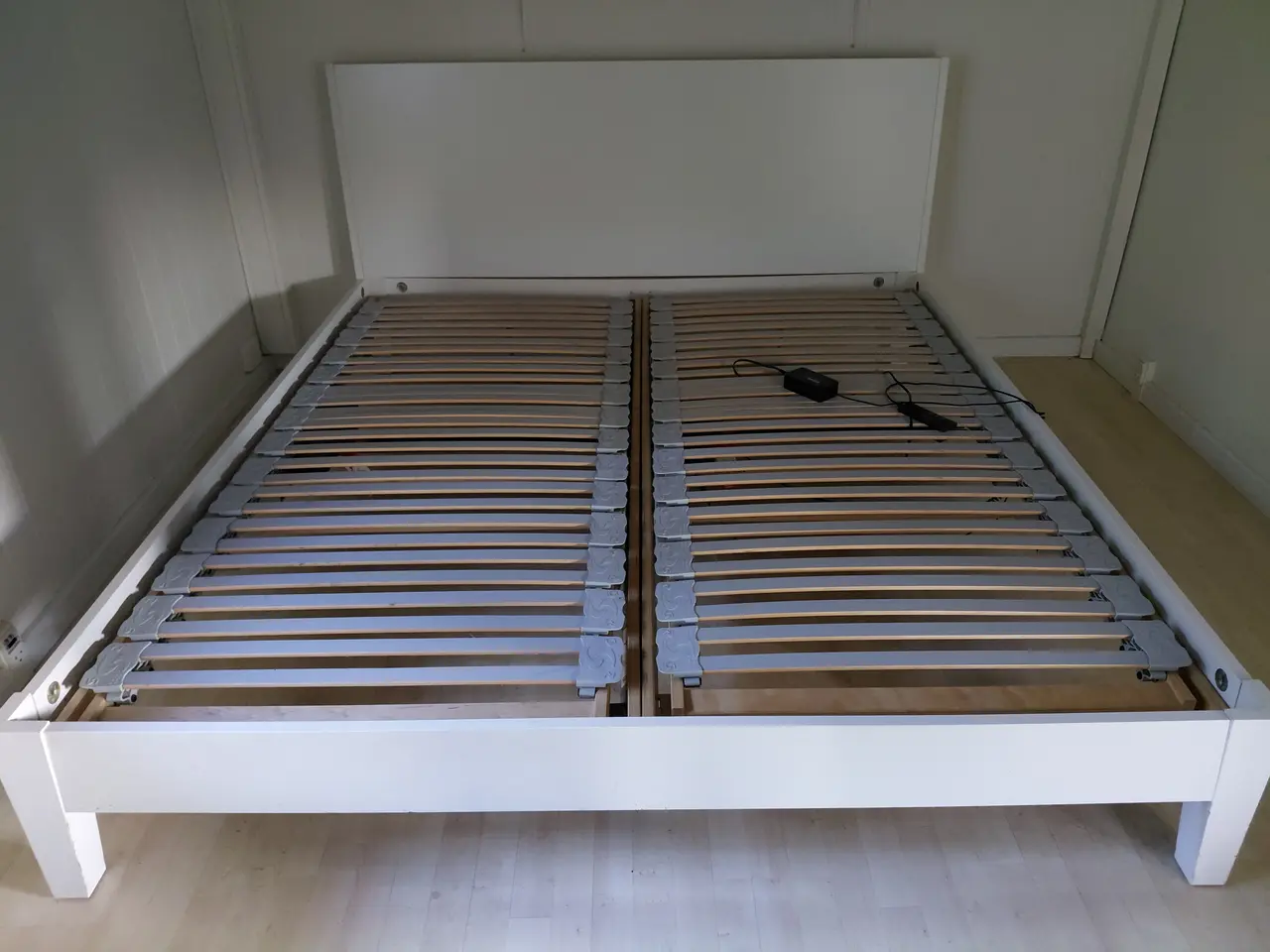 Billede 1 - Hvid elevationsseng