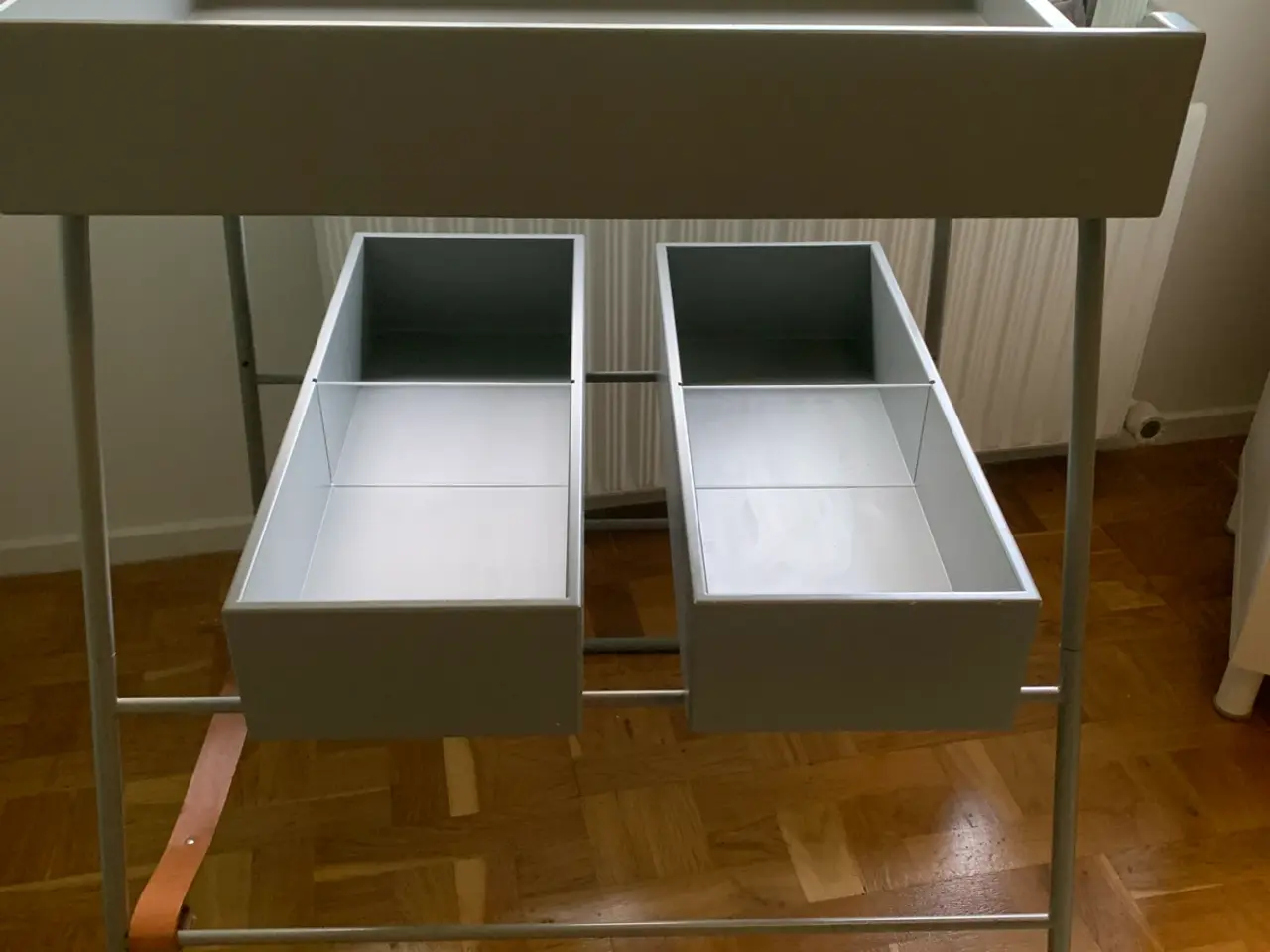 Billede 1 - Flot puslebord med opbevaring