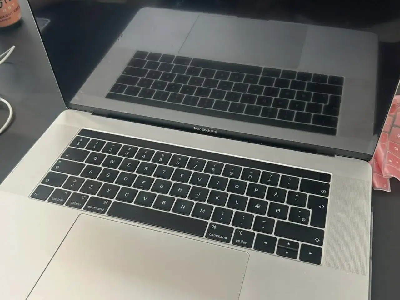 Billede 2 - MacBook Pro 2018, 15-inch (virker som ny)
