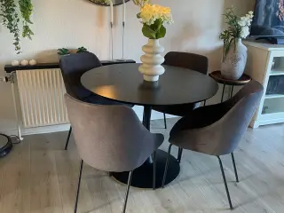 Spisebordssæt med 4 stole