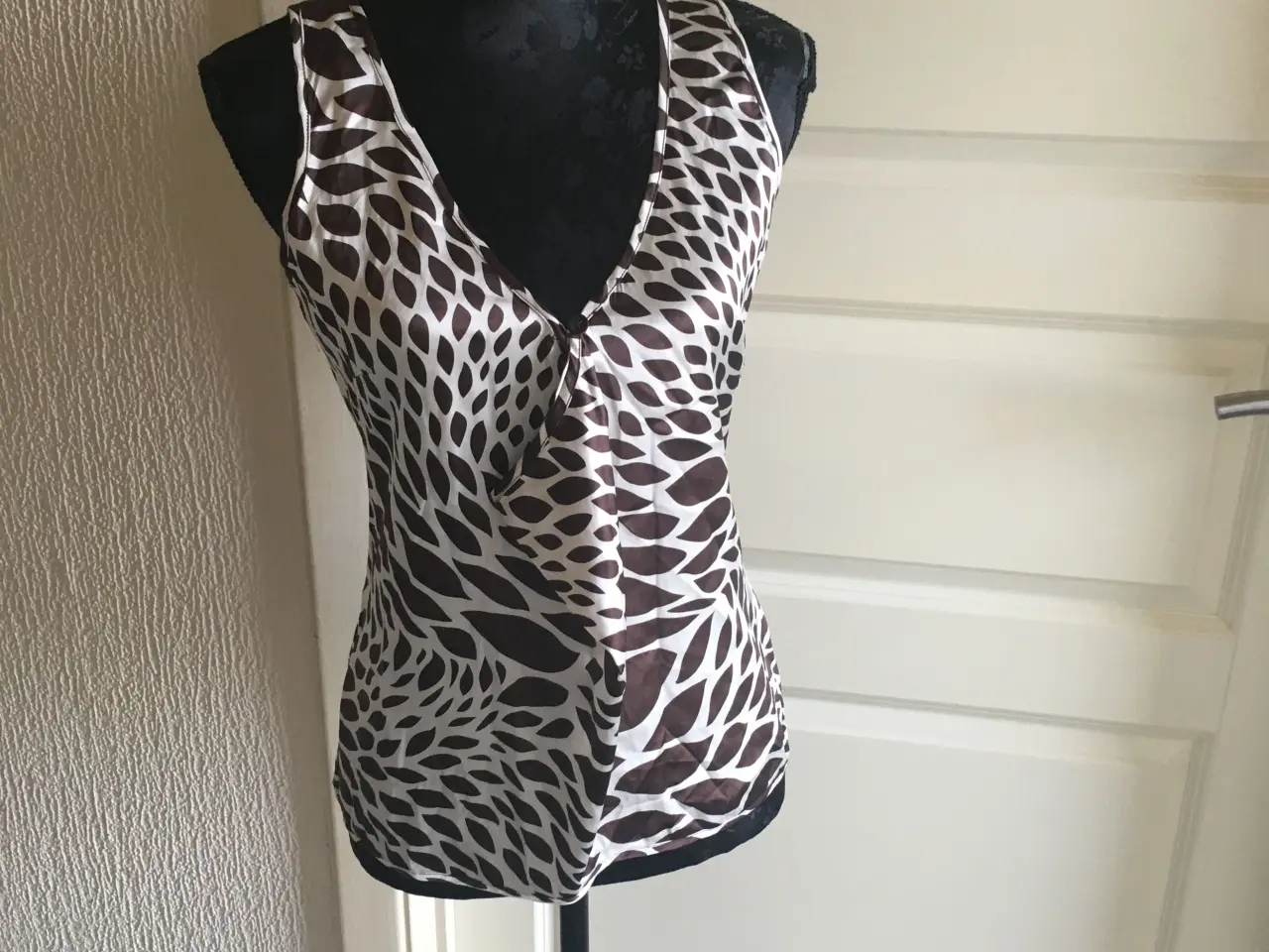 Billede 3 - Helt ny 100% silke top By Groth str. 36