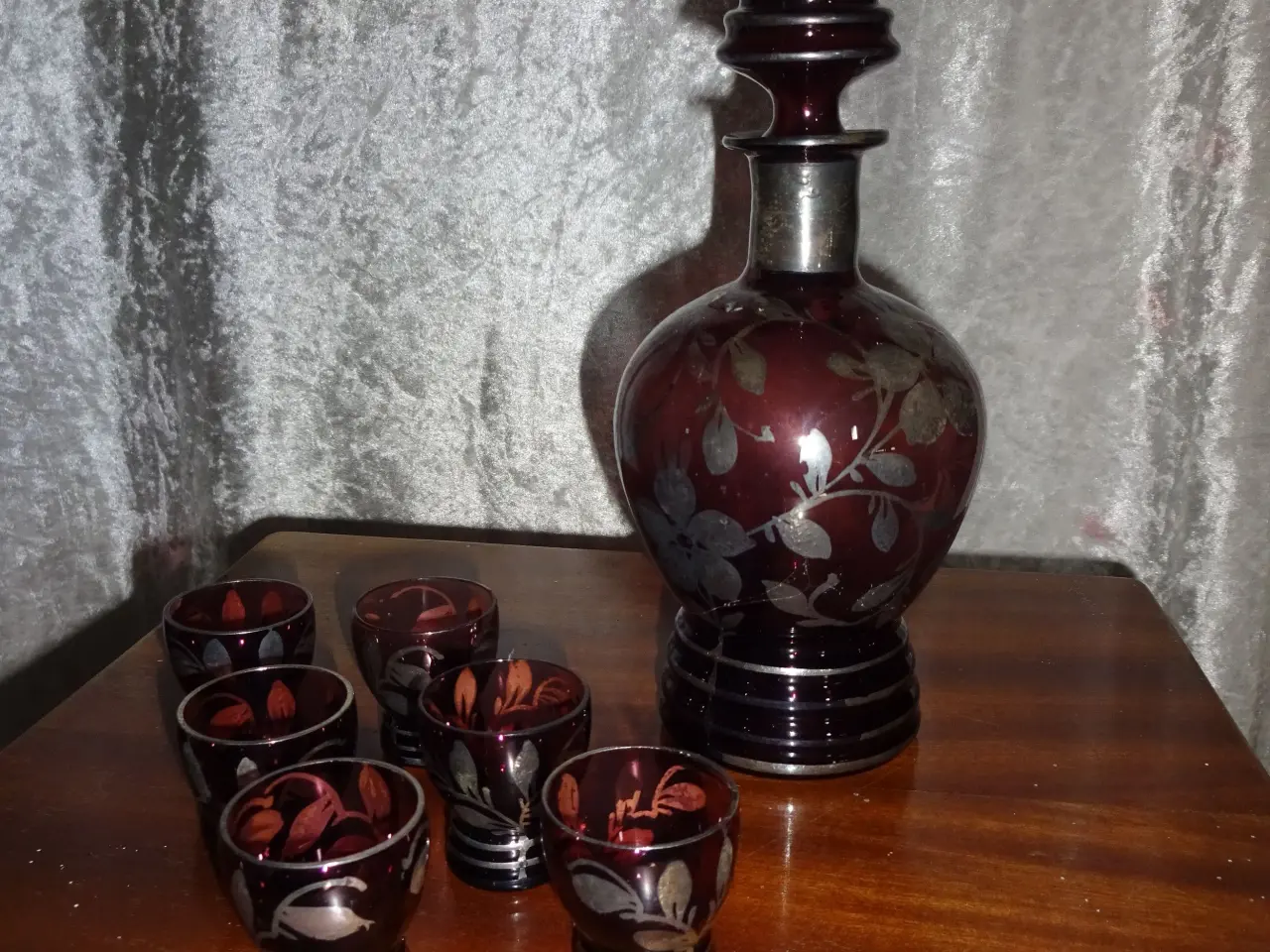 Billede 4 - Smuk lille karaffel med 6 glas