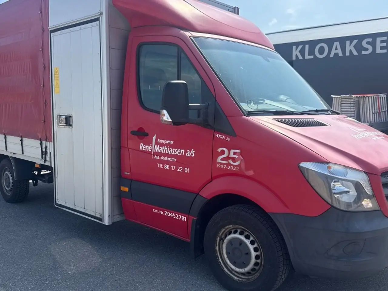 Billede 2 - Mercedes Sprinter 316 CDI lang model, lukket pressenning og værktøjsskab