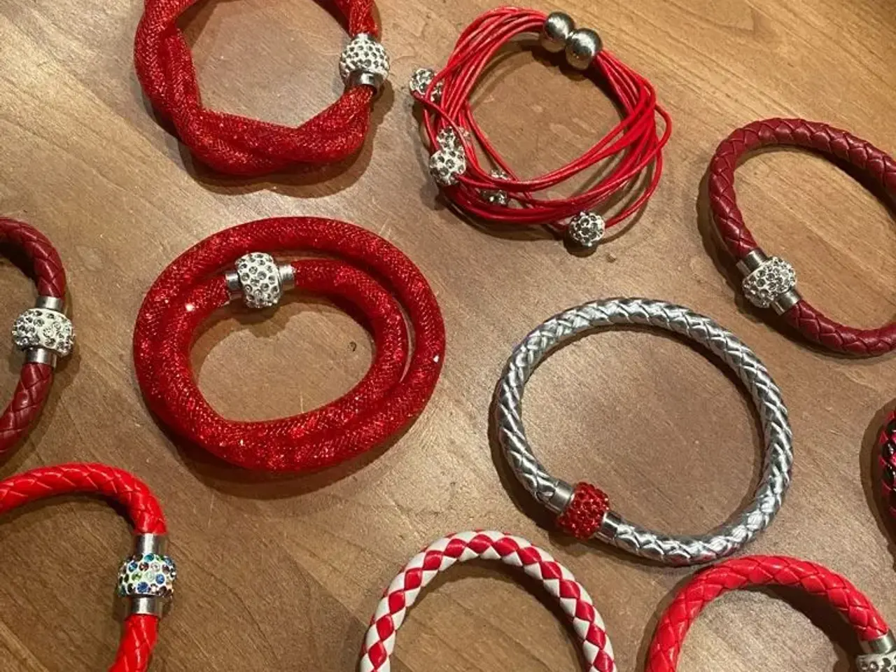 Billede 5 - Flotte røde armbånd