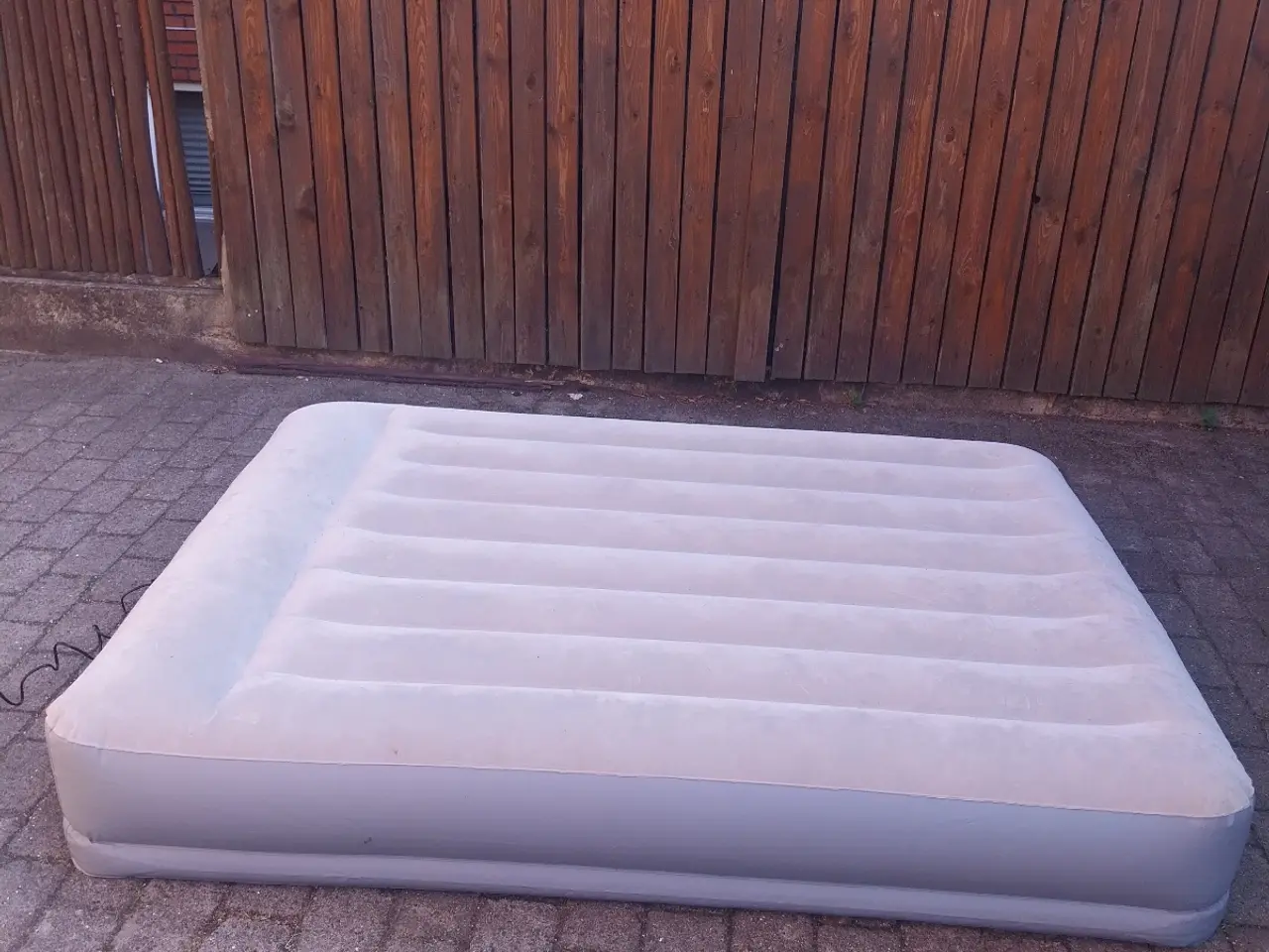 Billede 4 - Intex luftmadras med pumpe