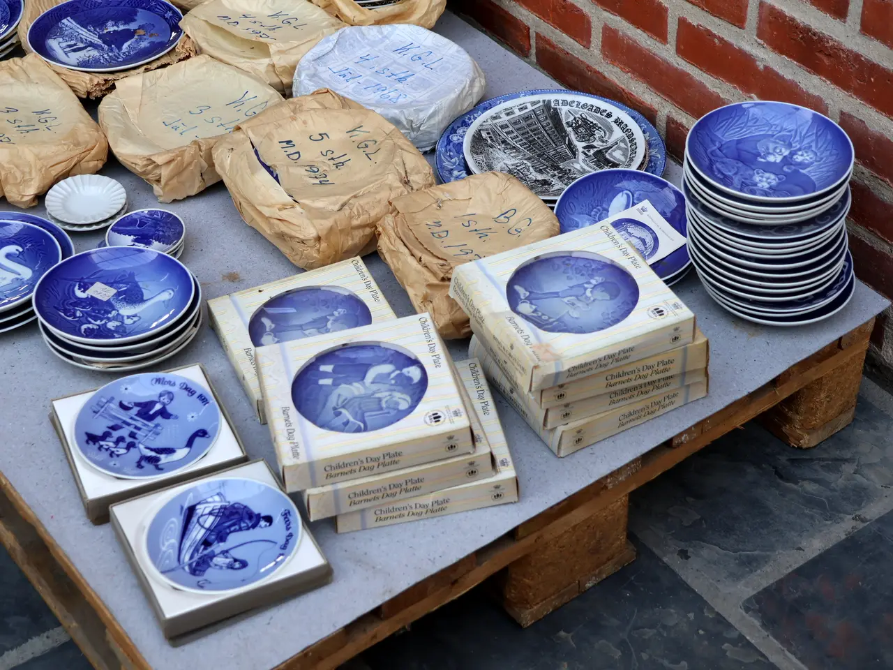 Billede 2 - Ca 105 Stk Royal Copenhagen platter.
