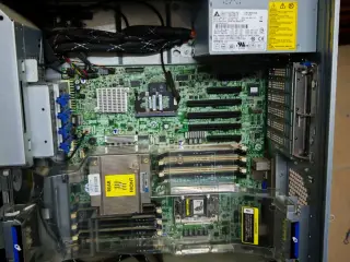 HP Pro ML350e Gen8 Server/48GB Ram - Ingen Tower!