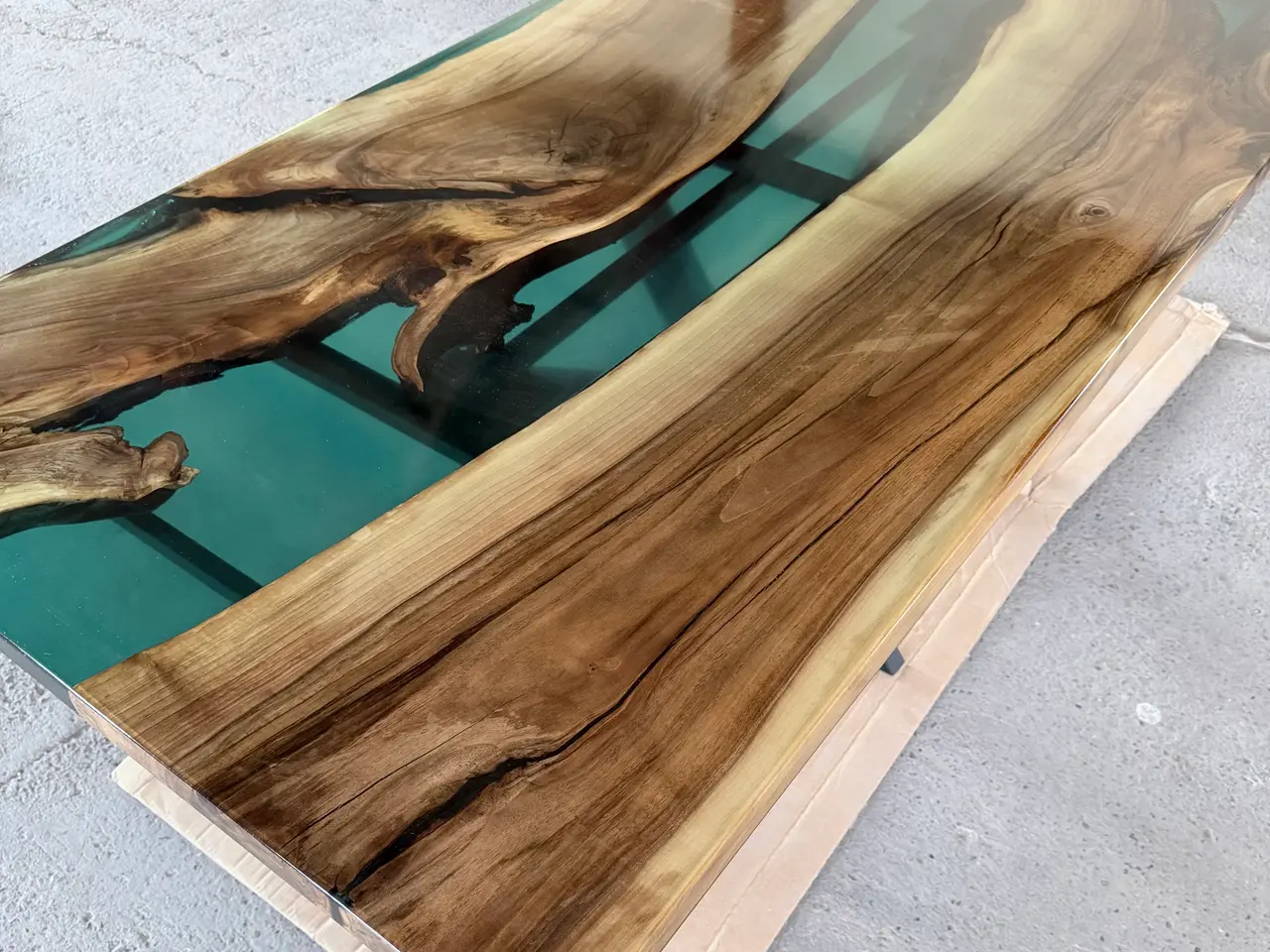 Billede 6 - Epoxy spisebord i valnød med river