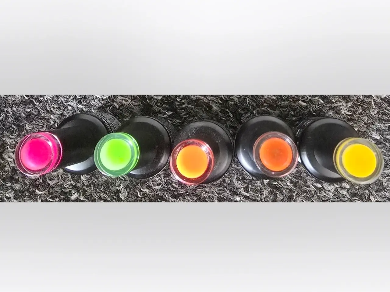 Billede 2 - Nailster neon color coat 5 stk