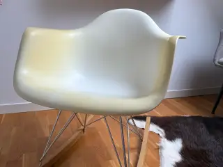 Charles Eames gyngestol 