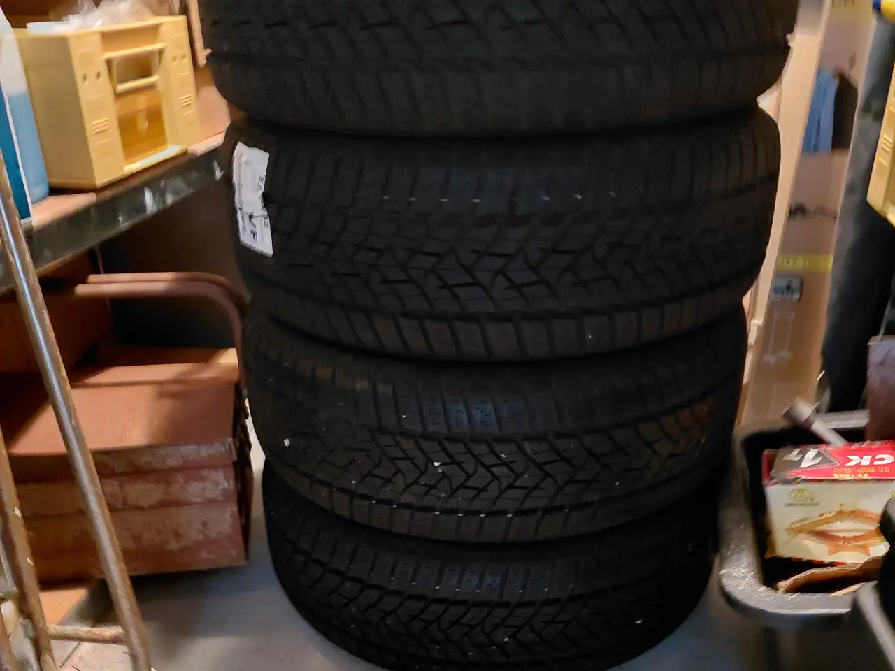 Billede 2 - Dunlop SP5 Vinterdæk 205/55 R16 91H 1200km