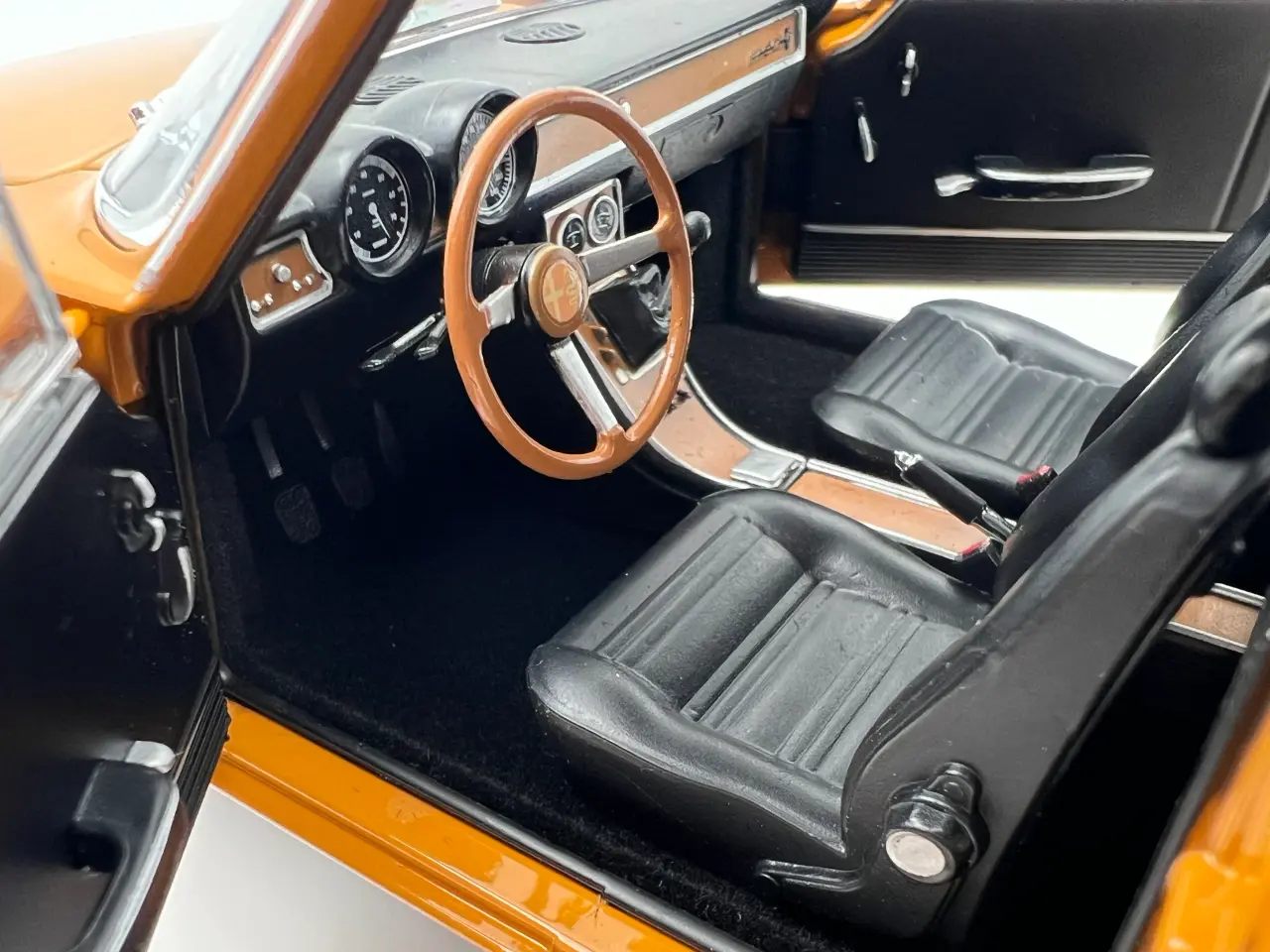 Billede 6 - 1970 Alfa Romeo 1750 GTV 1:18 Super flot