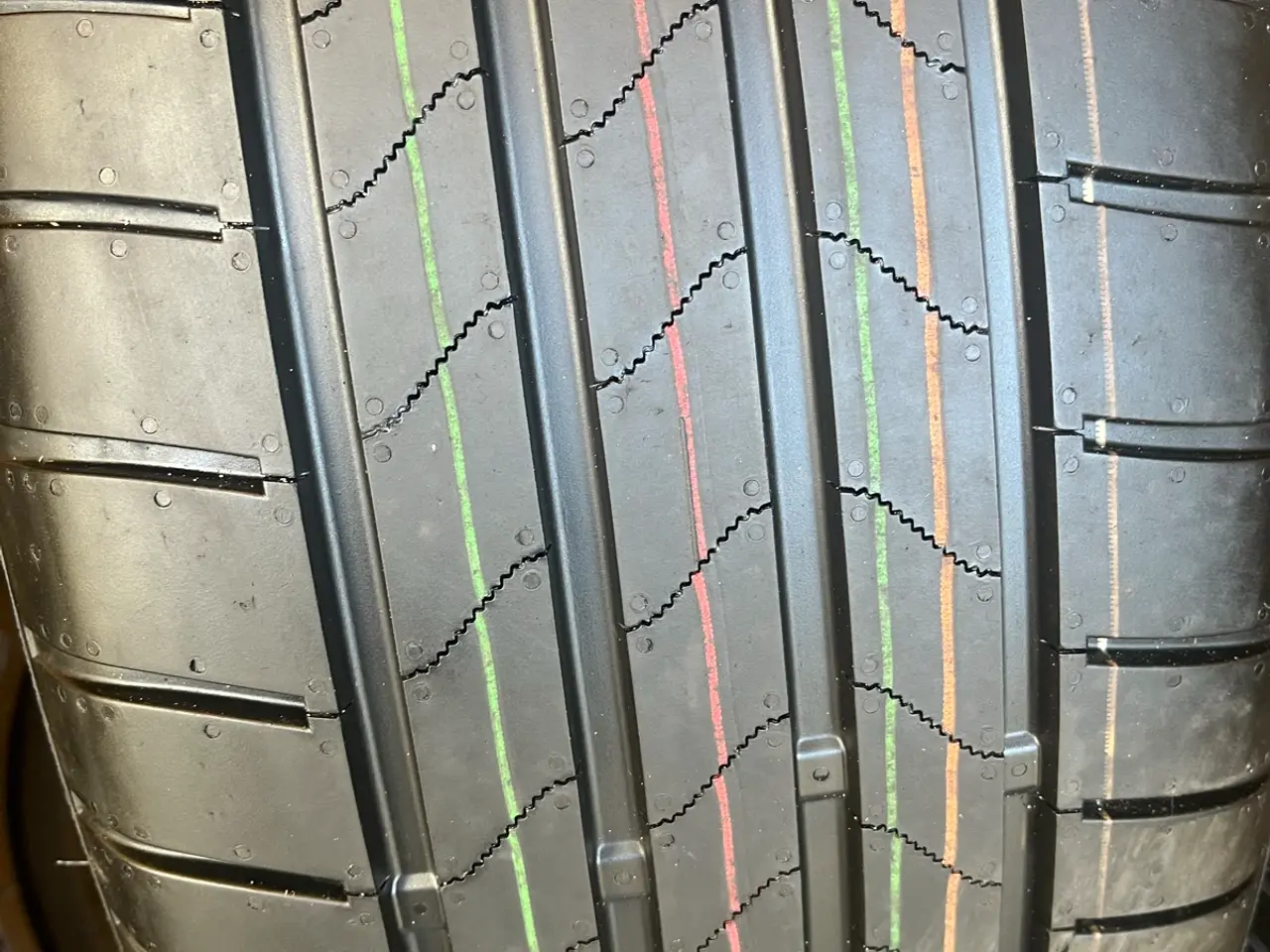 Billede 4 - Nye 215-45-20 Sommerdæk Bridgestone.