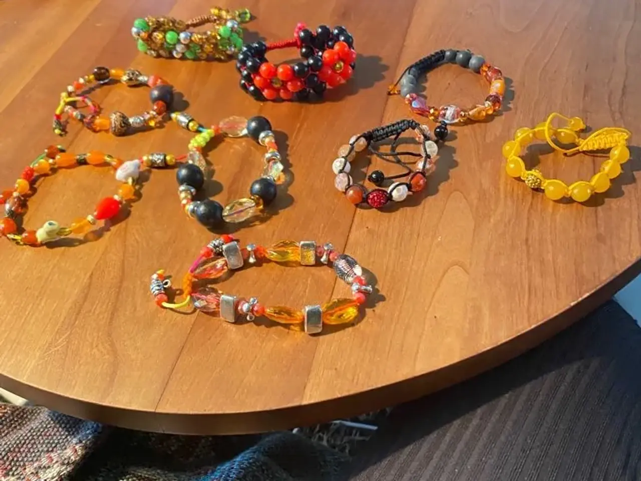 Billede 1 - Nye knyttede armbånd