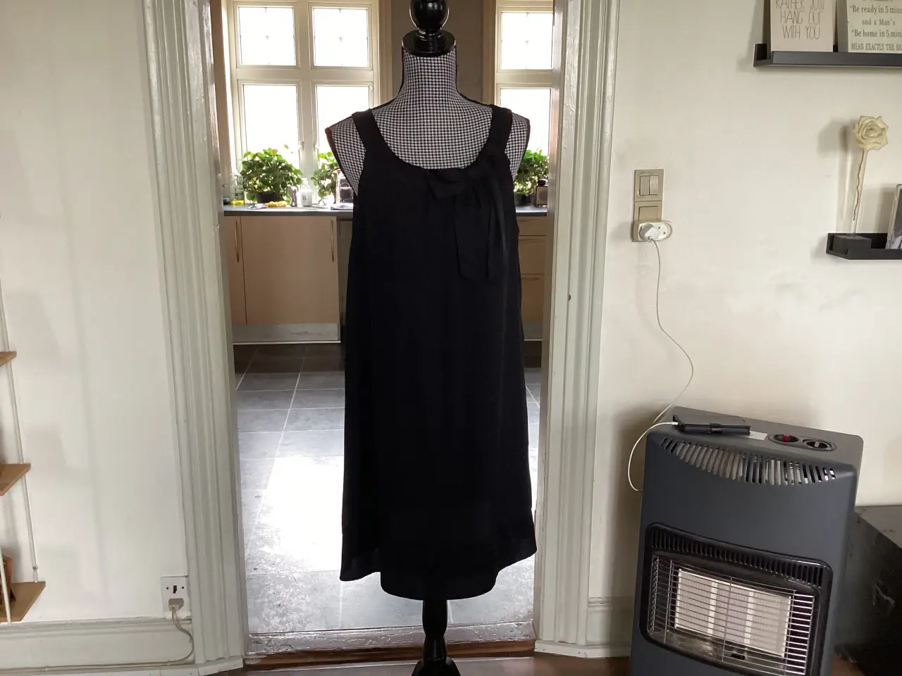 Billede 5 - Kjoler. Str: XL - 44