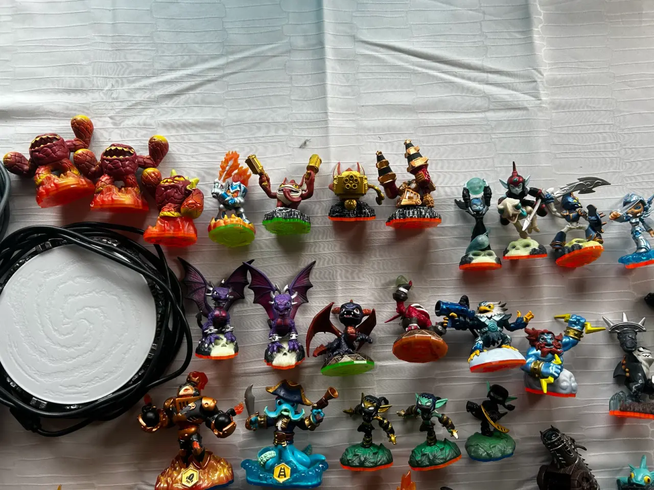 Billede 1 - Skylanders figur pakke m/ portaler og ~ 37 figurer