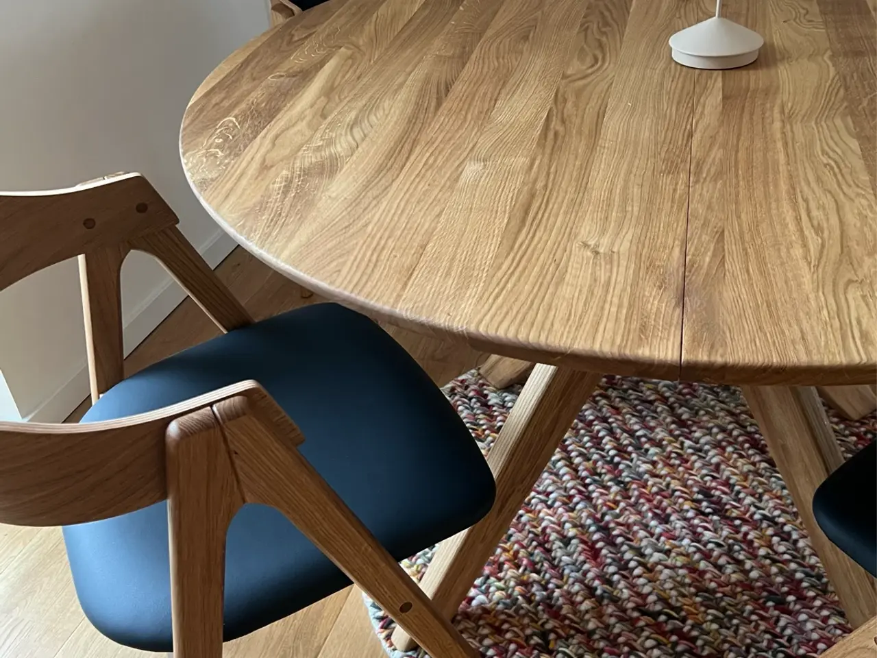 Billede 4 - Rundt spisebord + 8 stole + 2 plader. Dansk Design