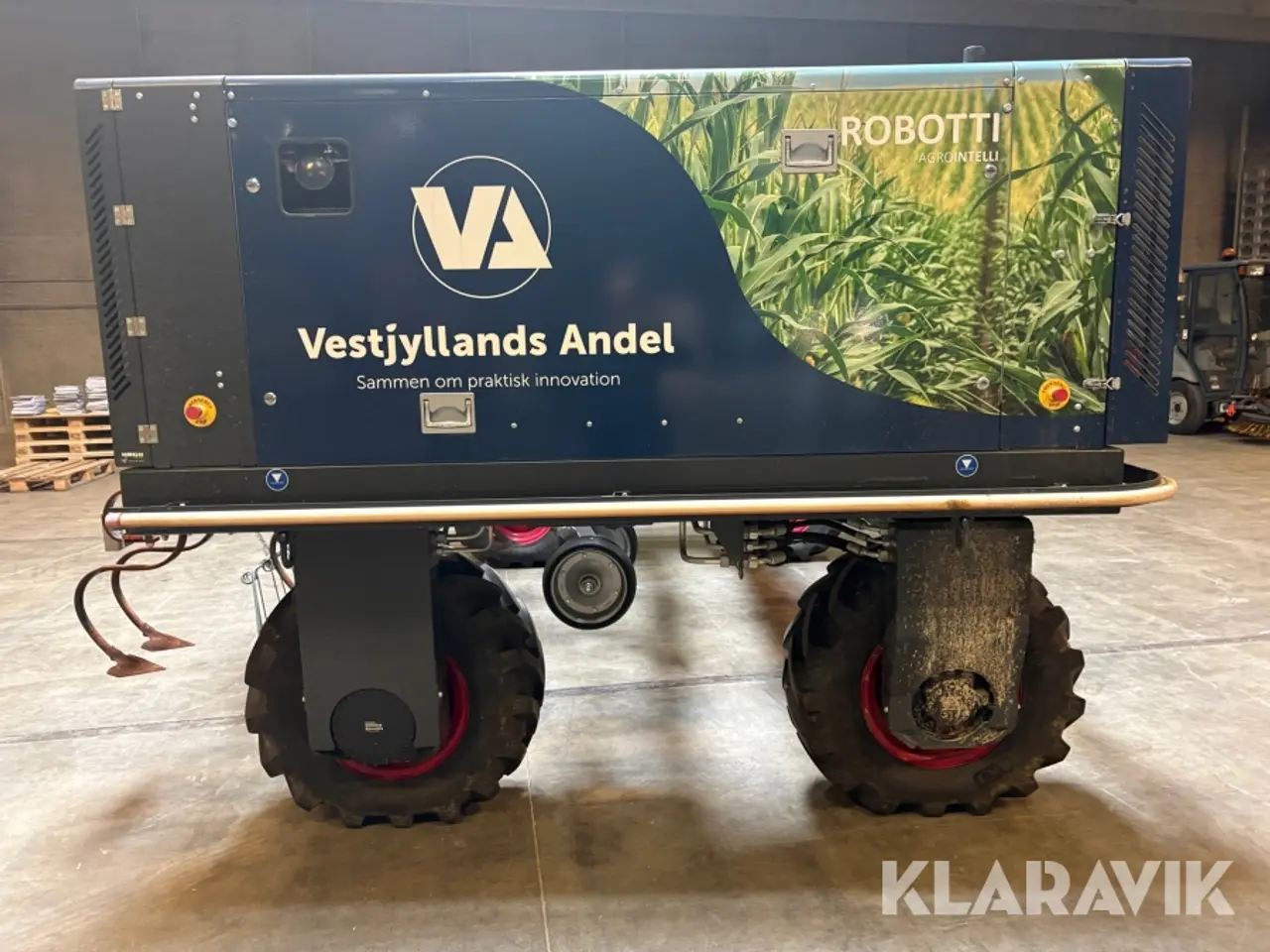 Billede 4 - Traktor Agrointelli Robotti LR med redskaber