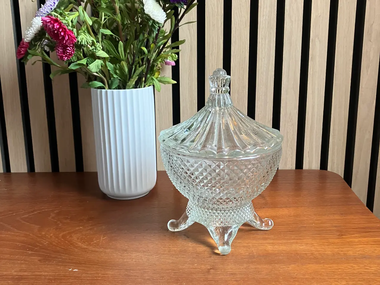 Billede 1 - Smuk vintage bonniere i presset glas
