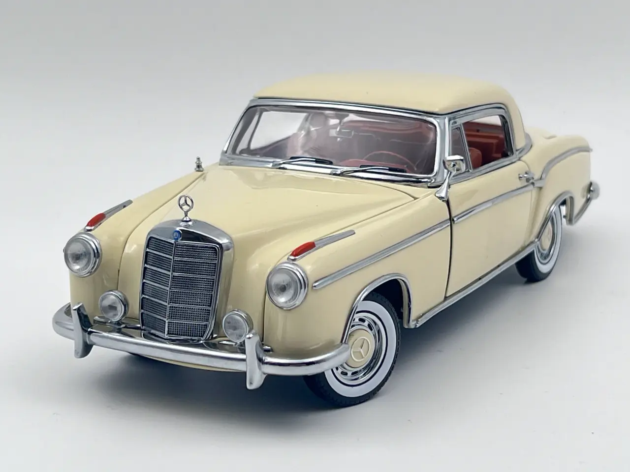 Billede 1 - 1958 Mercedes 220 SE Coupe 1:18