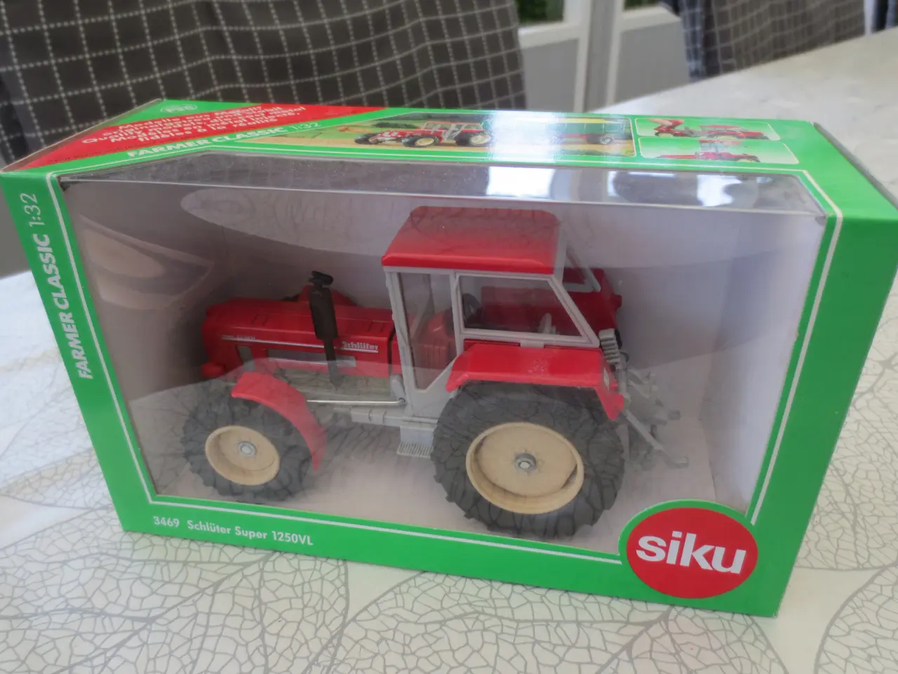 Billede 1 - 1 stk Ny Schlytter Super 1250 VL Modeltraktor