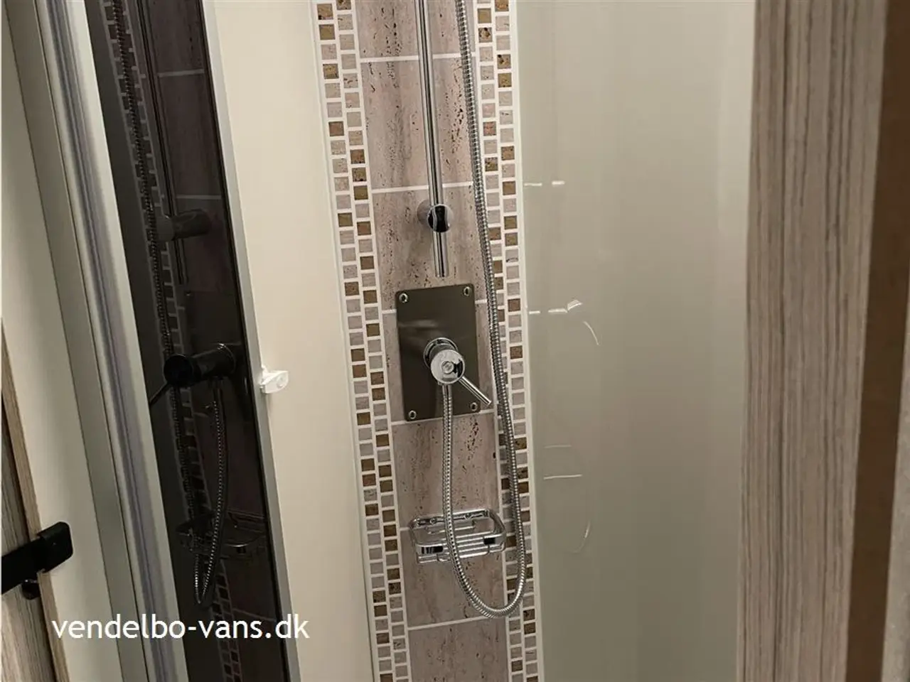 Billede 13 - 2024 - Elnagh T-Loft 530   Enkeltsenge og stor garage - 5 selepladser