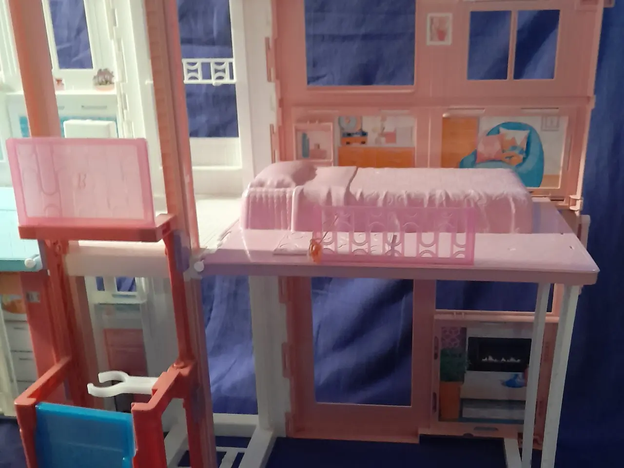 Billede 5 - Foldbar Barbie dukkehus med elevator.