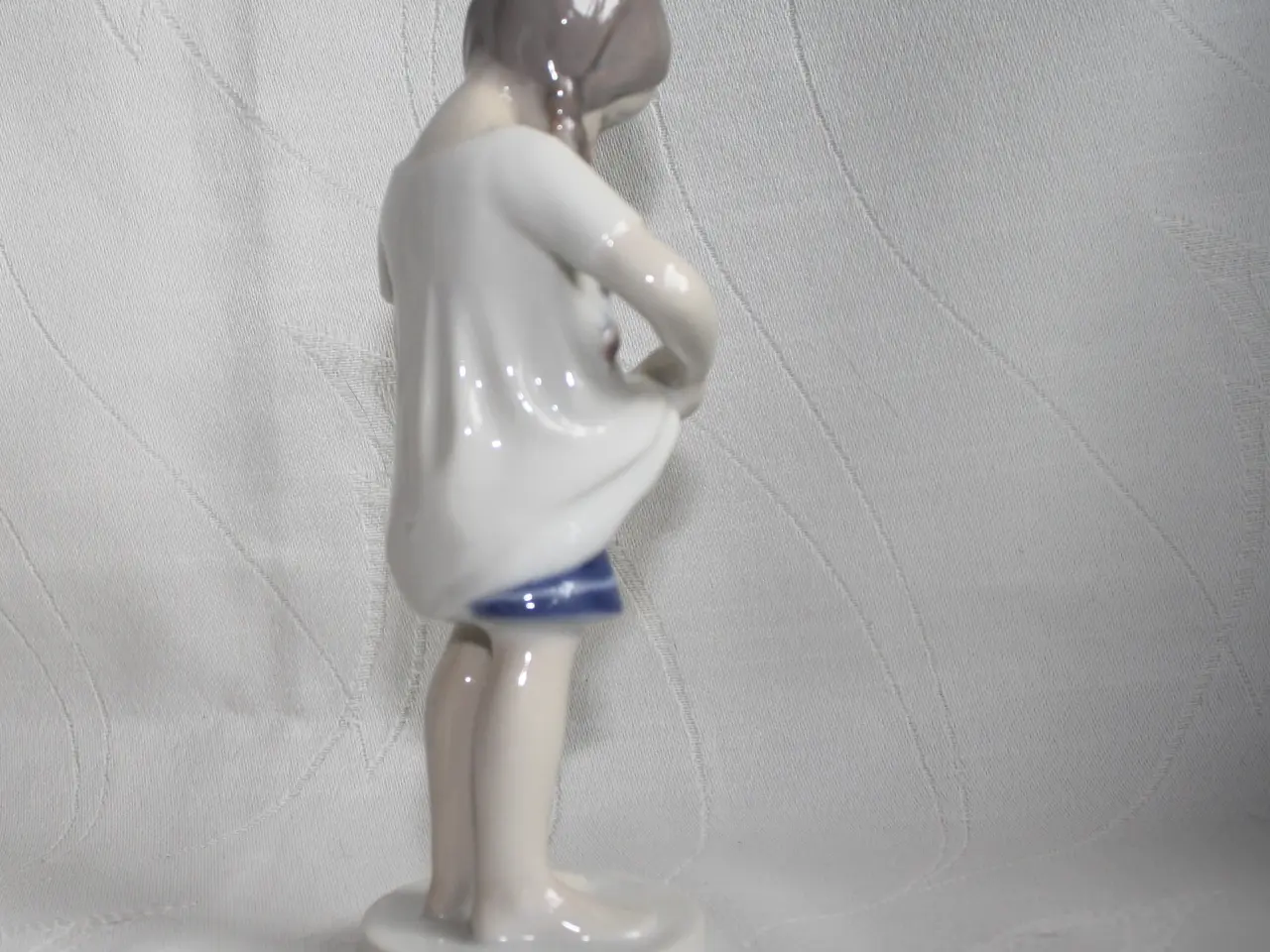 Billede 7 - Pige med kat, Figur fra Bing og Grøndahl