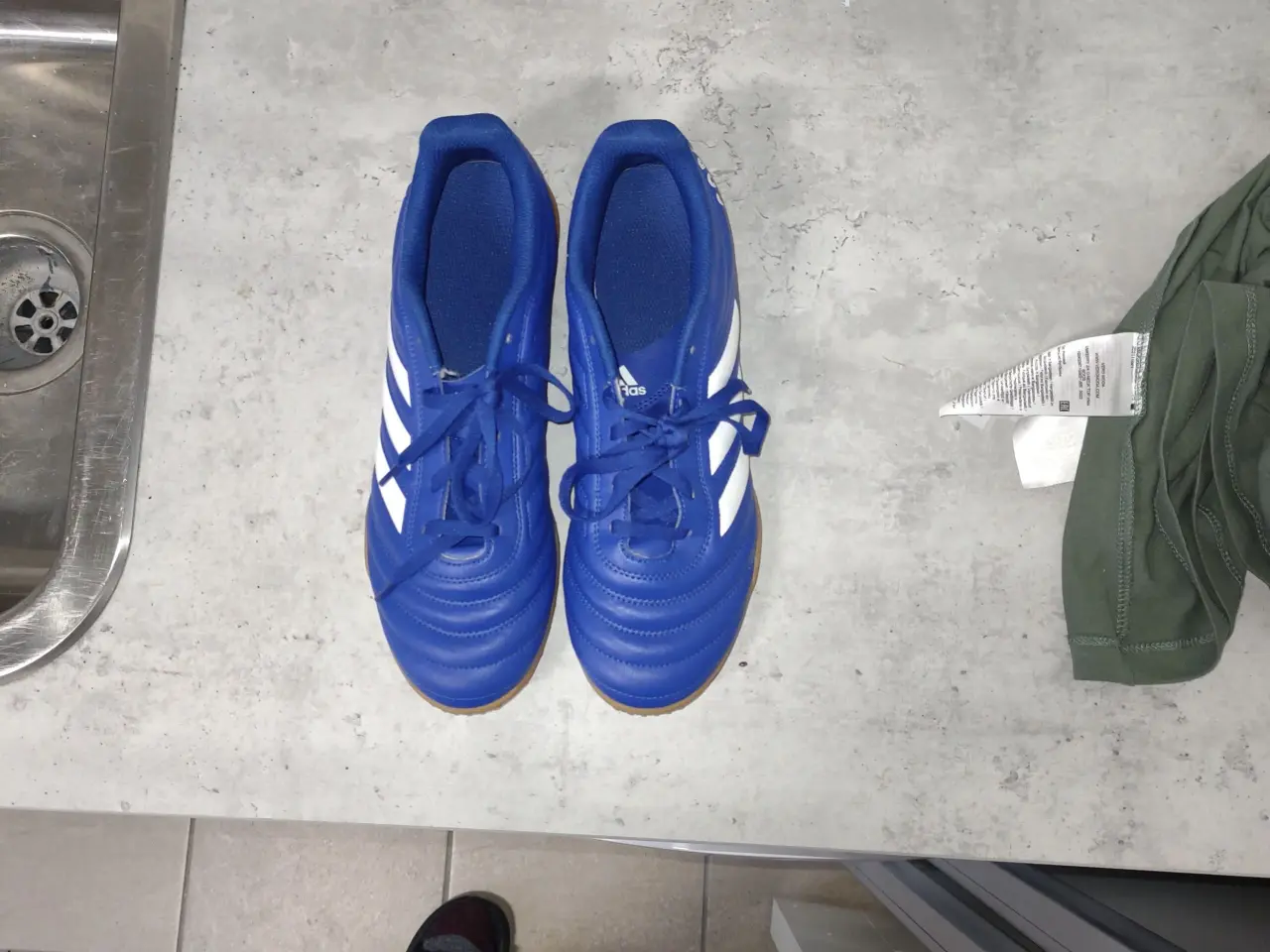 Billede 1 - Indendørs fodboldstøvler Adidas str 42 blå som nye