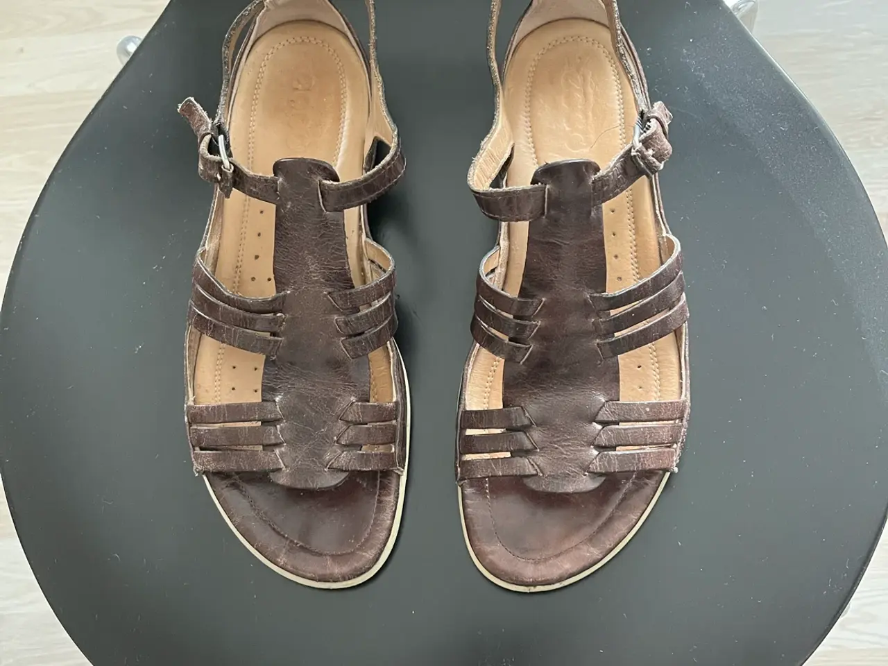 Billede 1 - Et par brune læder sandaler fra Ecco i str 39 sælg