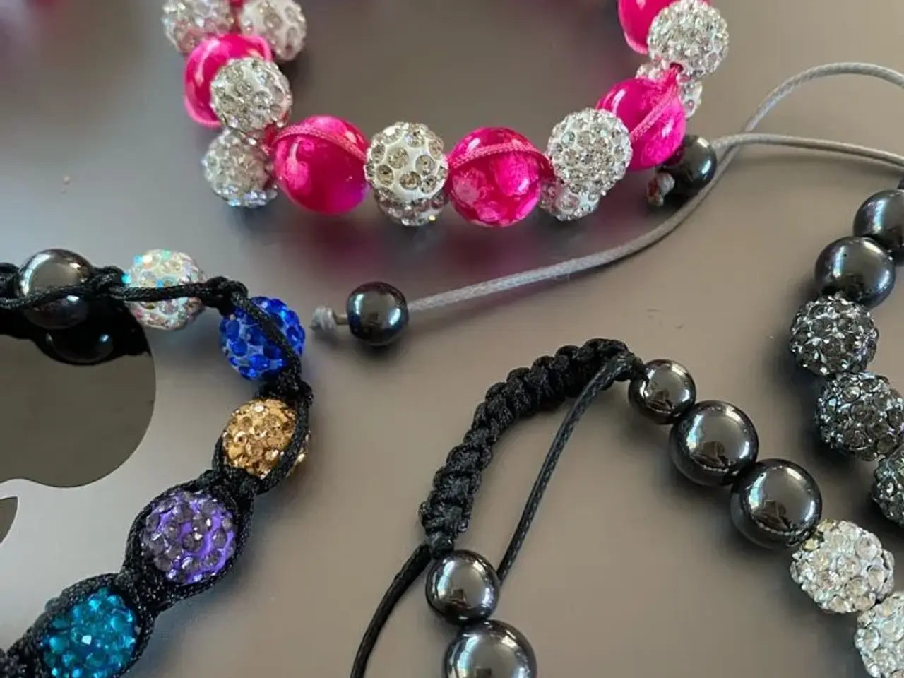 Billede 3 - Nye knyttede armbånd