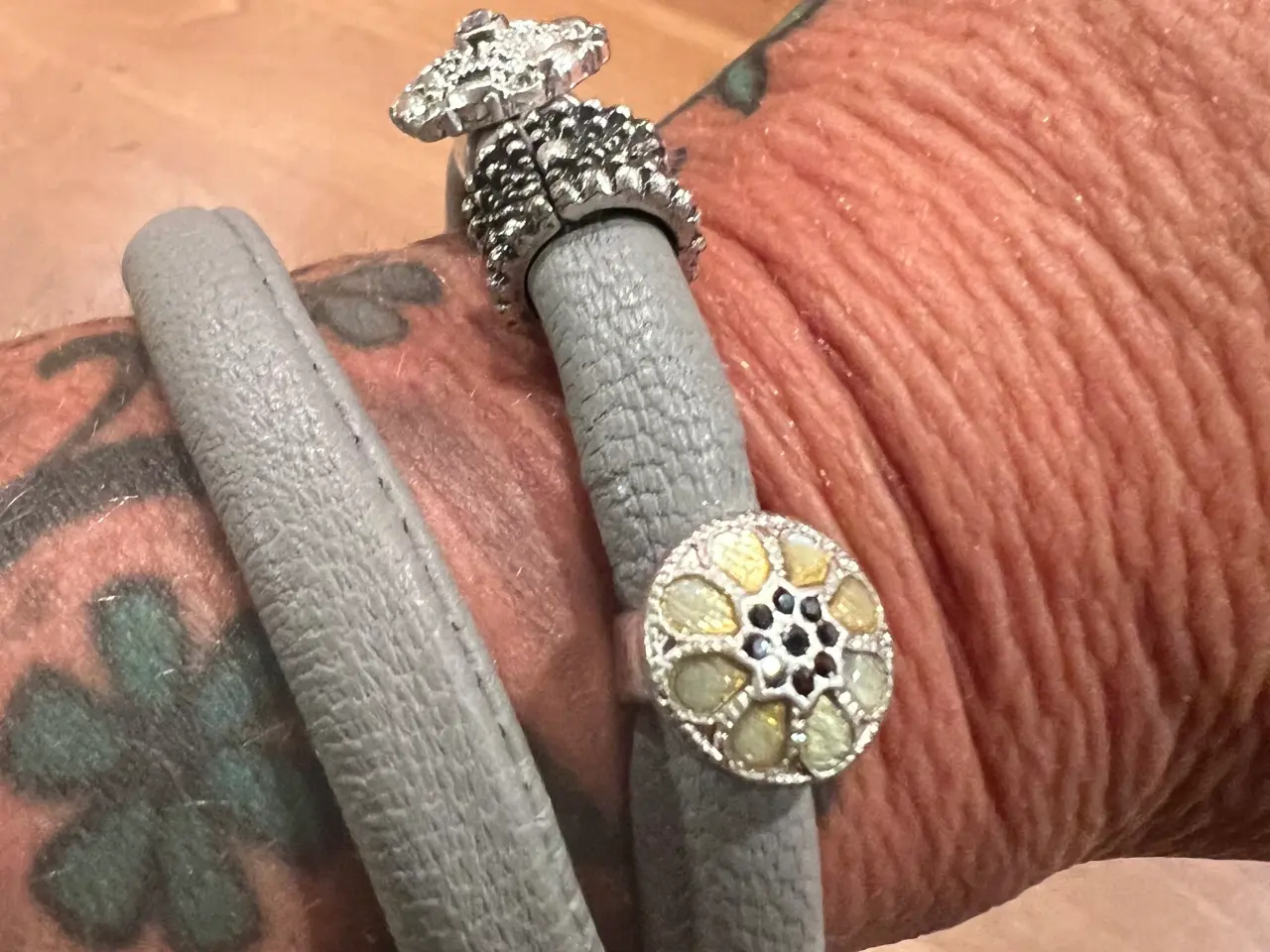 Billede 7 - Smukt pilgrim armbånd med 3 charms