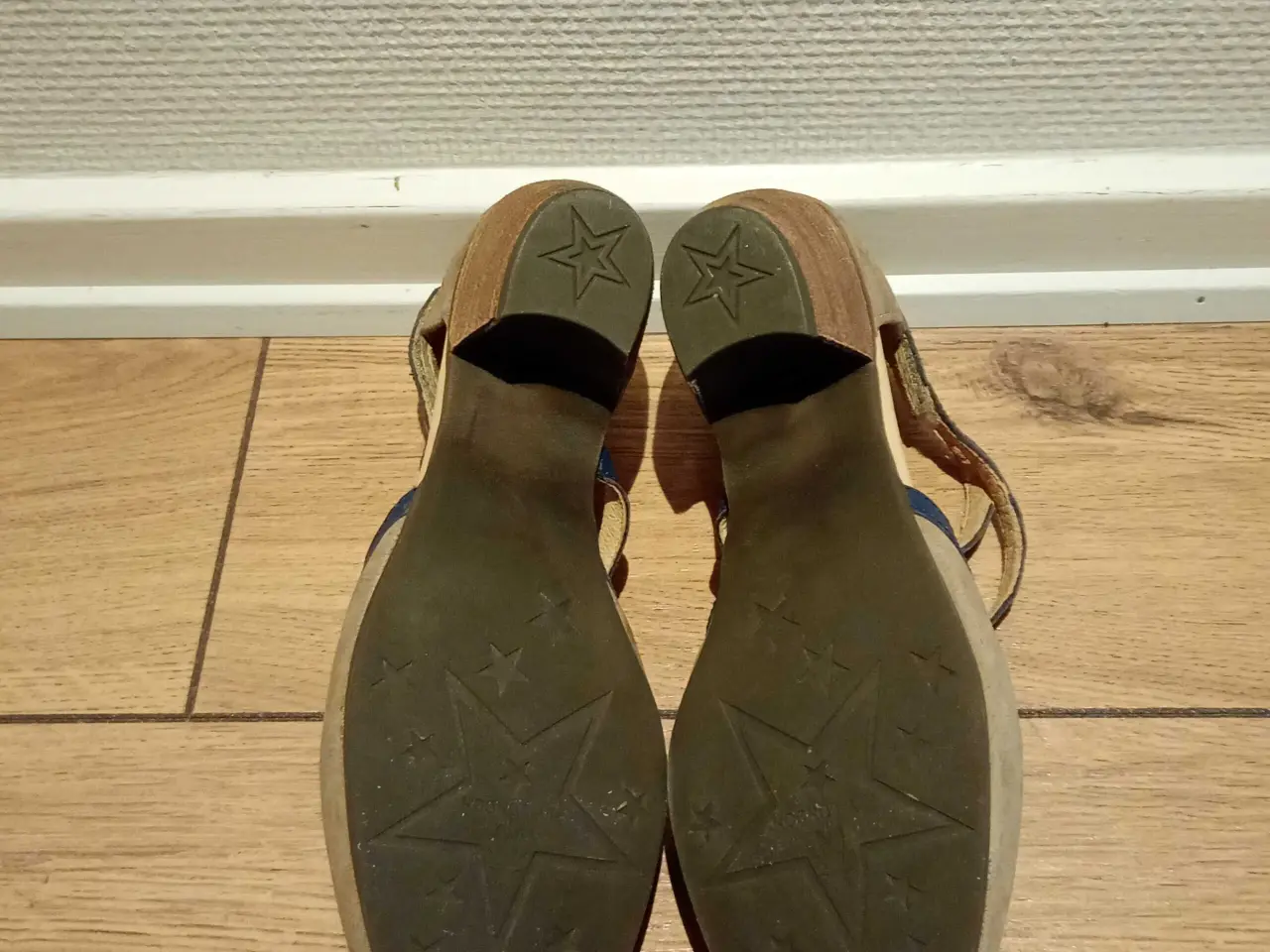 Billede 2 - Fine damesandaler med Velcro, FLY LONDON, str. 38.