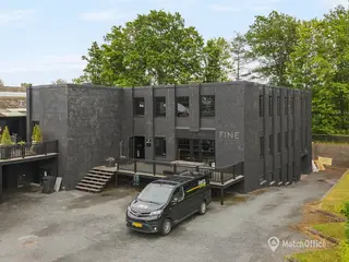 Funktionelt Lager med nem adgang og mange anvendelses muligheder også til Showroom! Beliggende i nordsjælland tæt Allerød centrum og station samt kort aftand til motorvejen!<br>