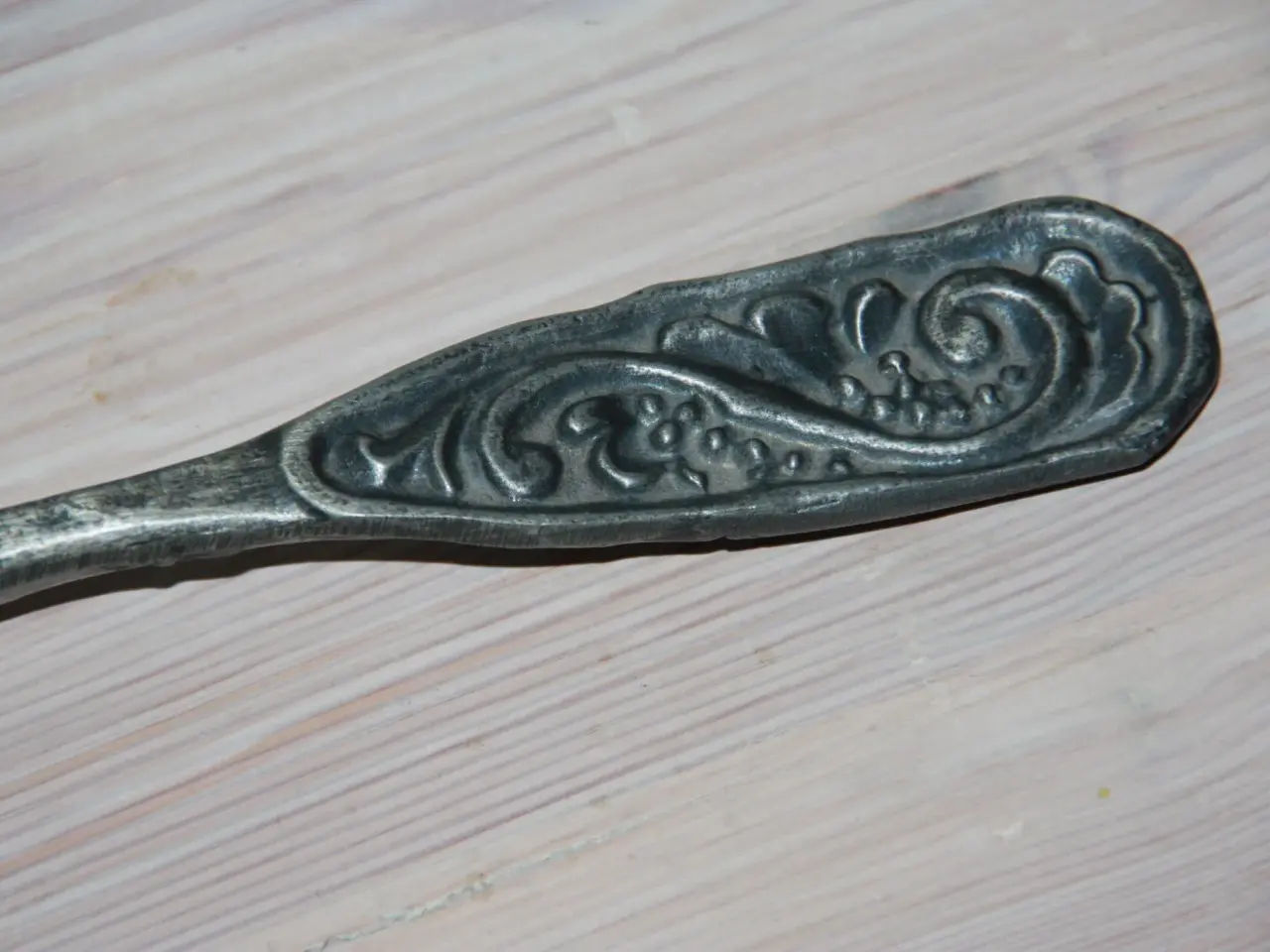 Billede 4 - Gammel tung ske. Måske tin? Længde 19 cm
