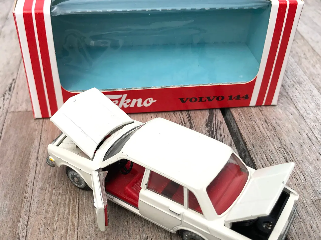 Billede 6 - TEKNO...VOLVO 144 med ORIGINALÆSKE