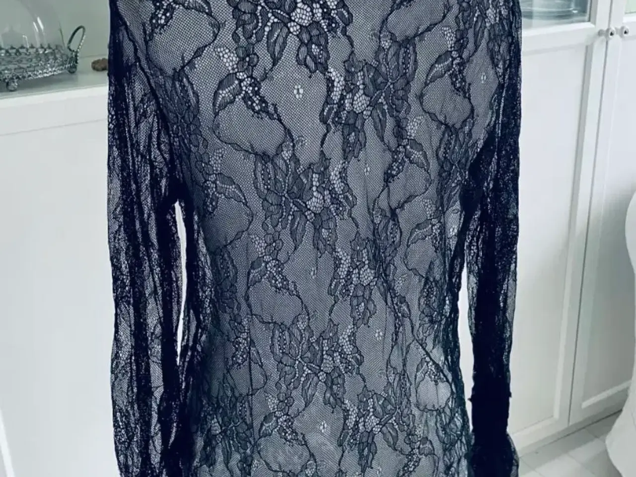 Billede 2 - Blonde bluse i sort 