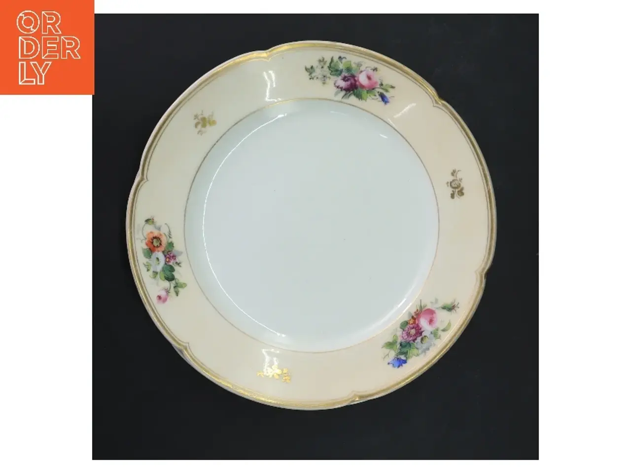 Billede 2 - Antikke Bing og Grøndahl Porcelænstallerkener med blomsterdekoration, 2 stk. (str. Ø 21,5 cm)