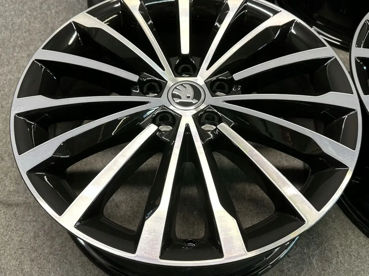 Billede 4 - ALUFÆLGE SKODA KAROQ 57A 18"
