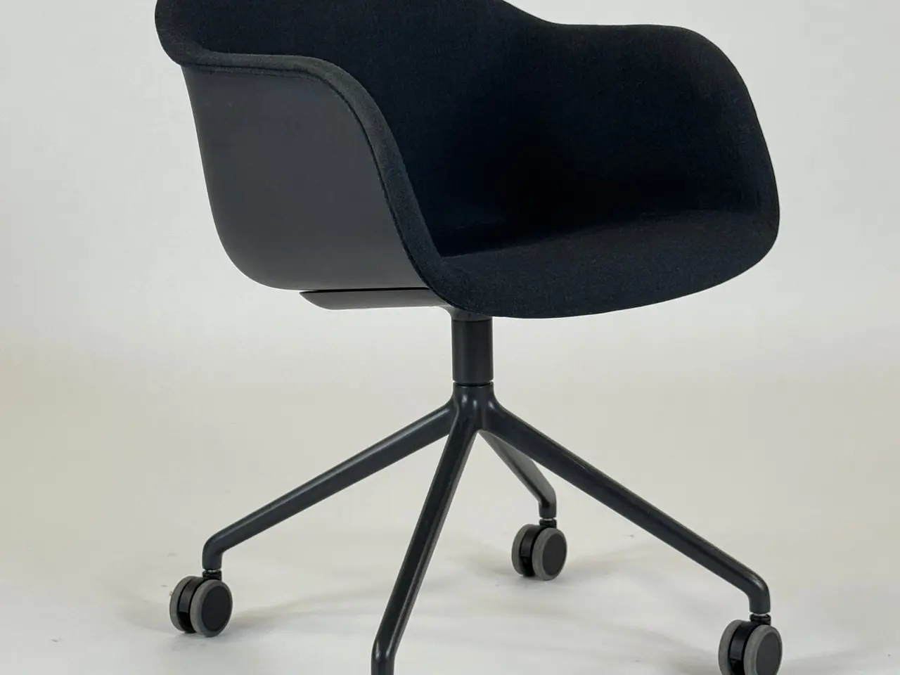Billede 1 - Muuto Fiber Armchair Stol – Sort