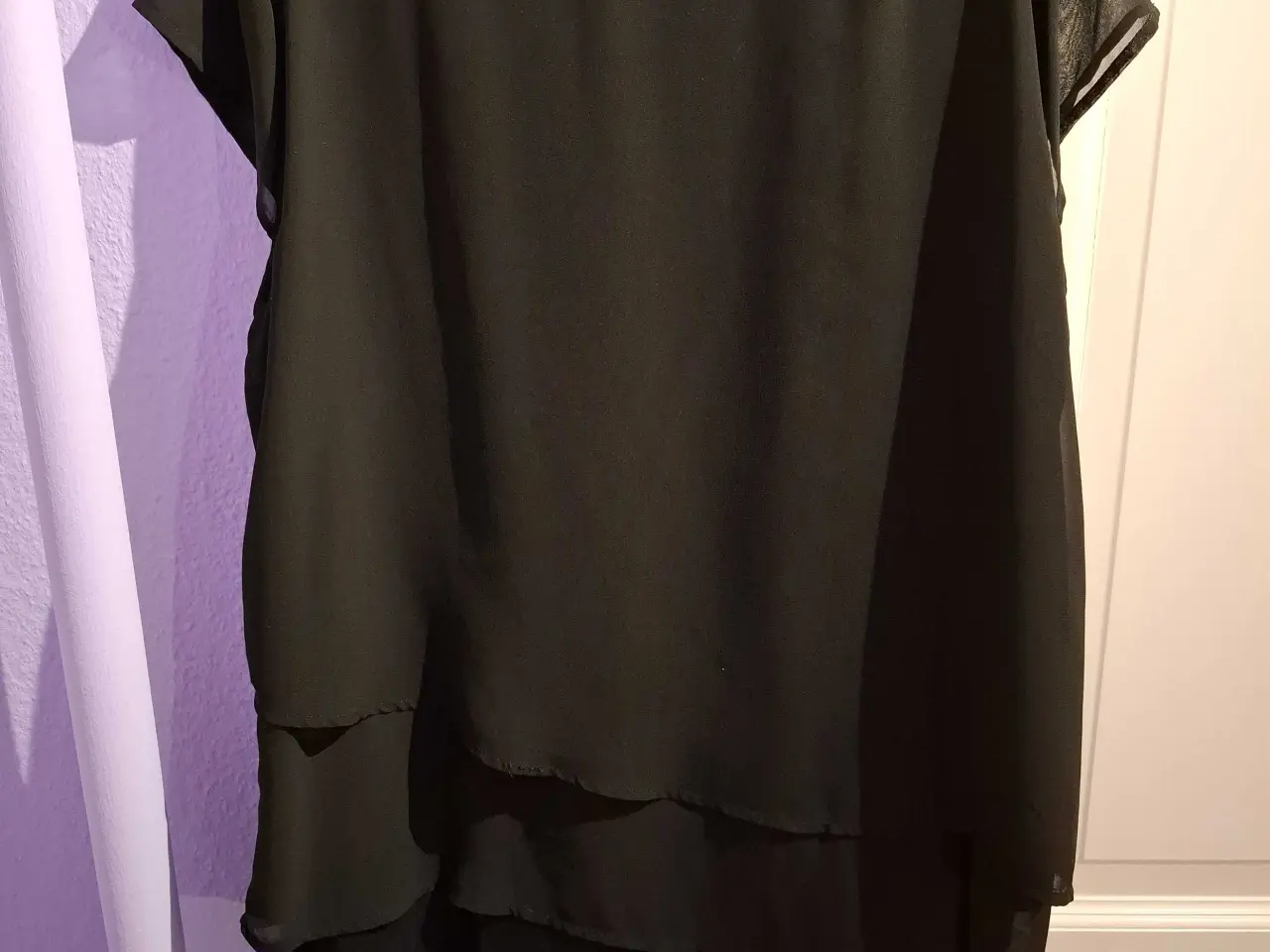 Billede 2 - Zizzi bluse I M med flotte detaljer