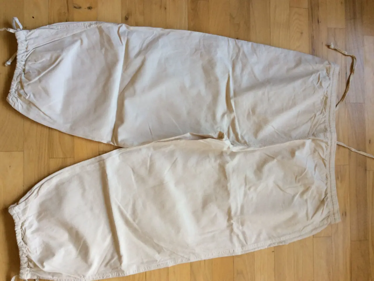 Billede 2 - Lys beige buks