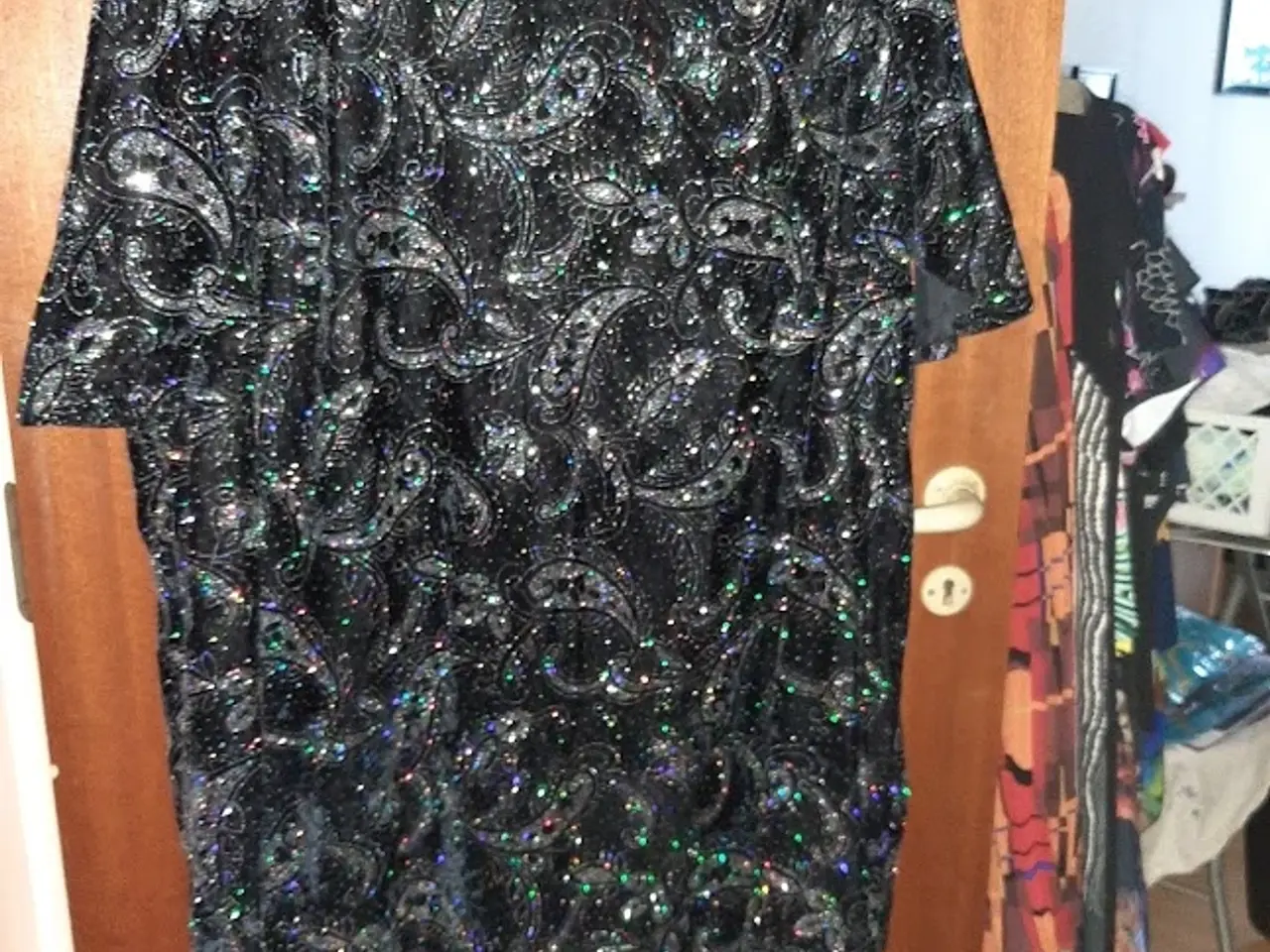 Billede 1 - kjole. med skønt paisley.mønster/Str.50 Glitter
