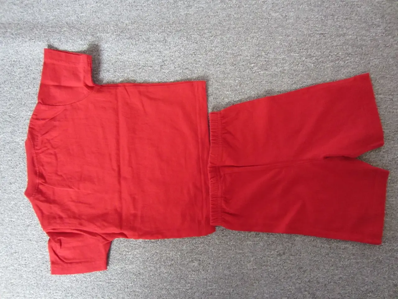 Billede 4 - Sød bluse og shorts til pige str. 80