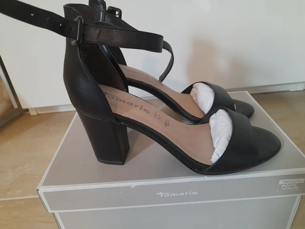 Billede 3 - Super flot sandal fra Tamaris